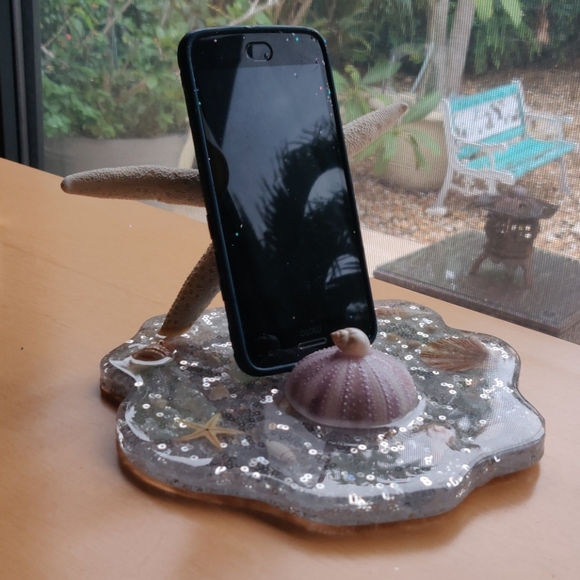 Homemade Resin phone stand - Picture 3 of 7
